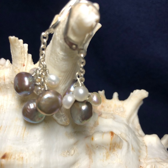 Handcrafted Sterling silver grey & white freshwater pearl earrings - Picture 3 of 6